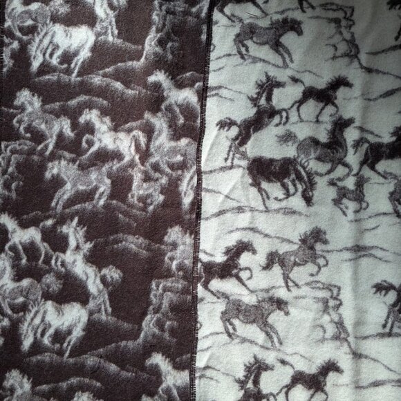 Joyce Onarheim Boe - Legacy Collection 100% Wool Mustang Throw - Picture 3 of 4